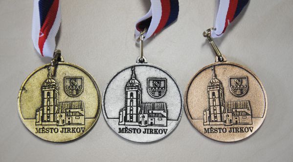 Medaile se symbolem města Jirkova.