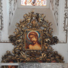 Původní barokní oltář zdobí obrazy Romana Křeliny. 